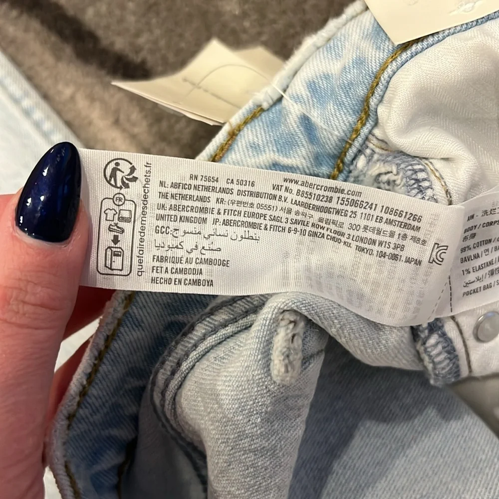 Abercrombie 90s High Rise Relaxed Jeans 31 NWT
